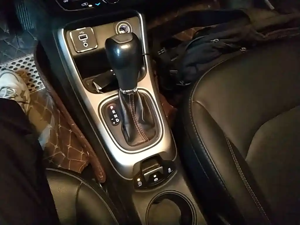 Jeep Compass 2017 — фото 14
