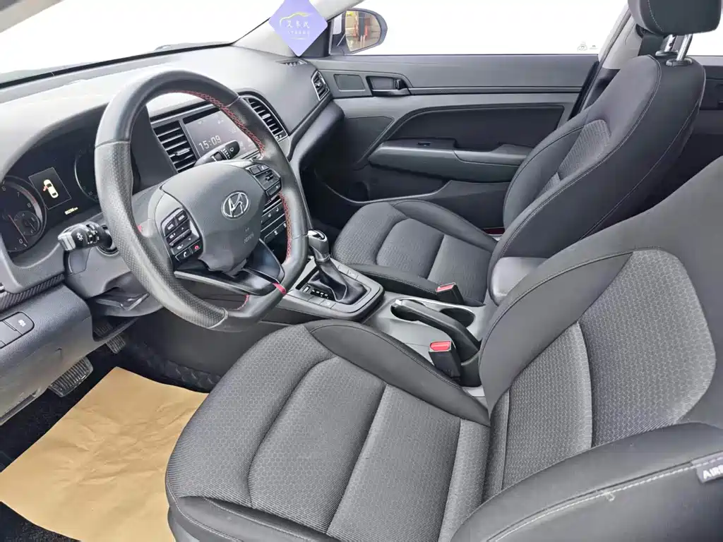 Hyundai Elantra 2018 — фото 6