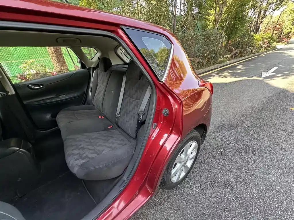 Nissan Tiida 2015 — фото 8