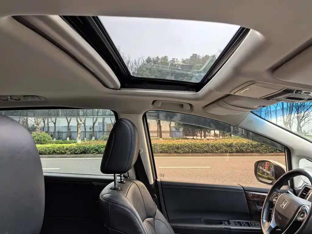 Honda Odyssey 2015 — фото 15