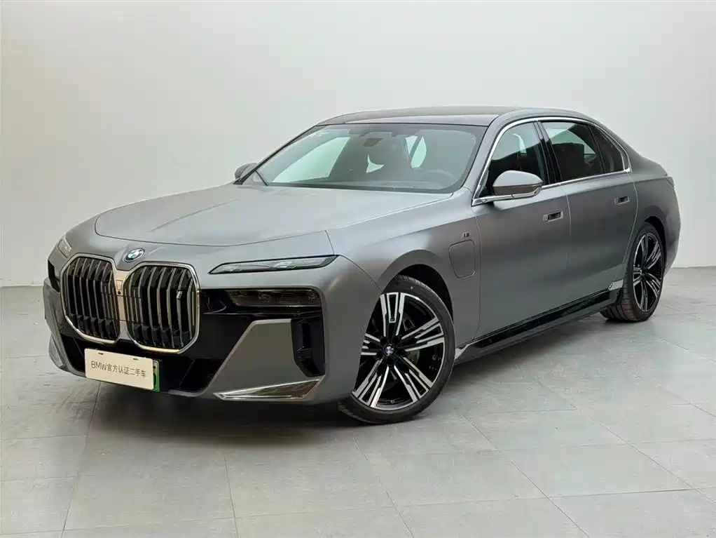 BMW i7 2025