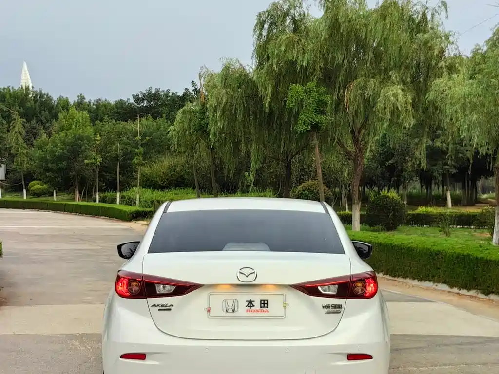 Mazda 3 Axela 2016 — фото 15