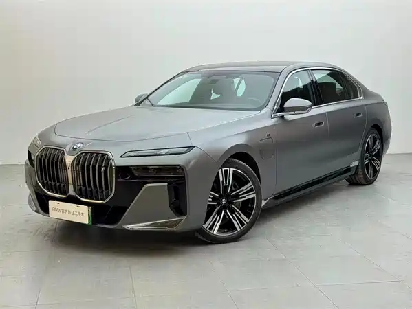 BMW i7 2025
