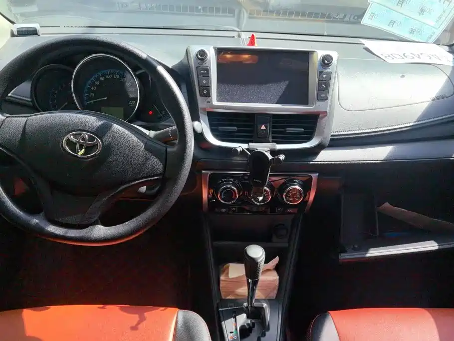 Toyota Yaris L 2018 — фото 12