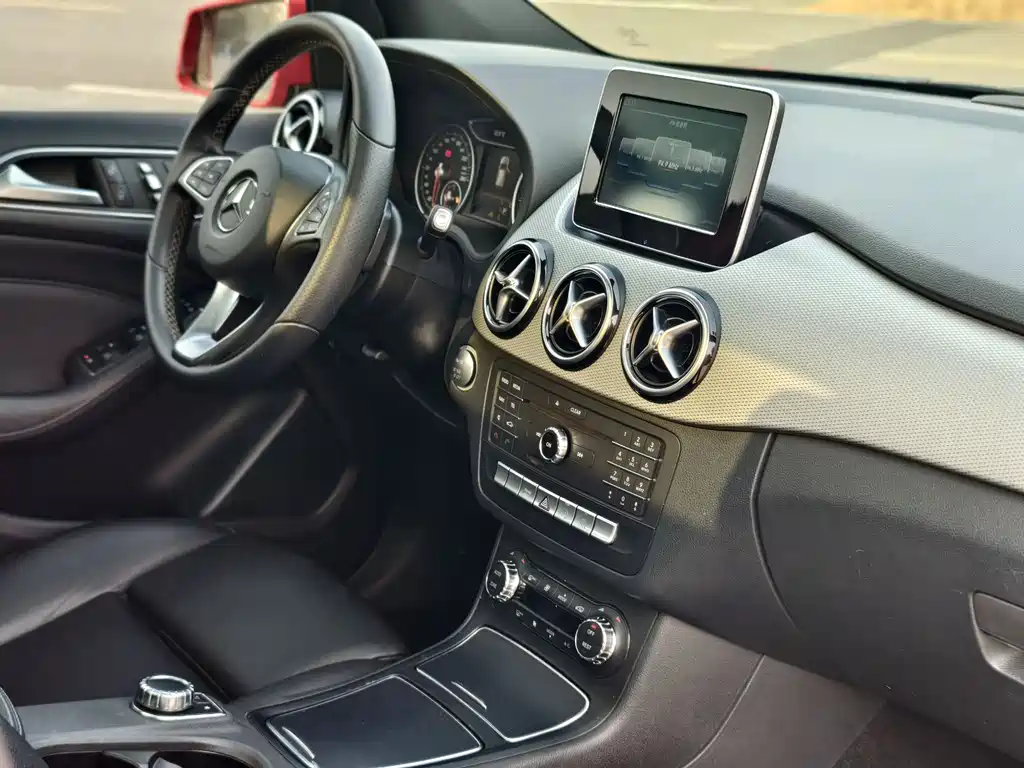 Mercedes-Benz B-Class 2017 — фото 14