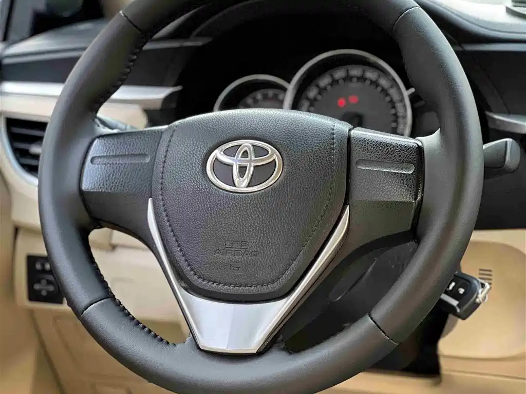 Toyota Corolla 2015 — фото 13