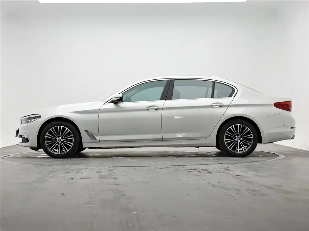 BMW 5 Series 2019 — фото 5