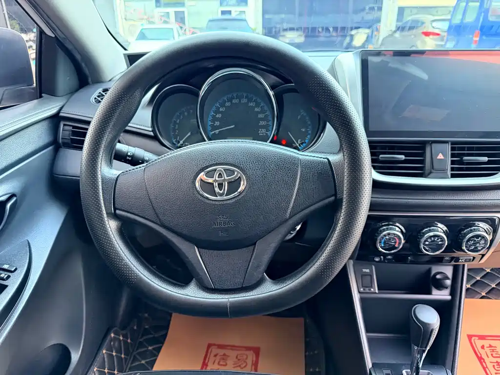 Toyota Yaris L 2019 — фото 12
