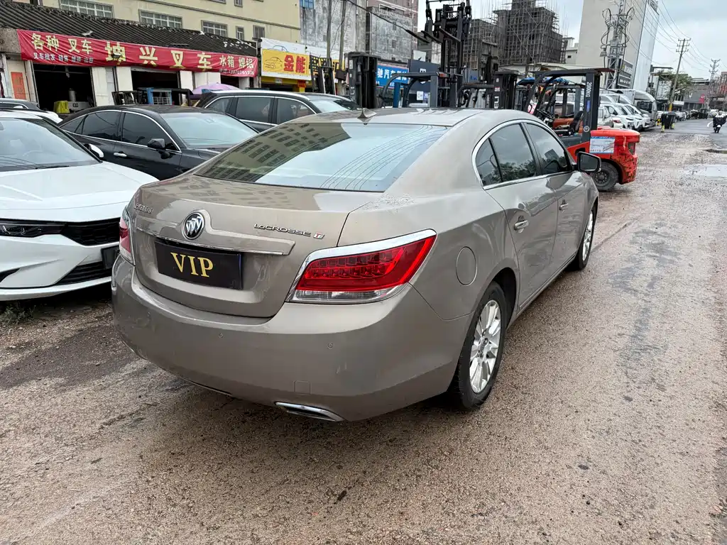 Buick LaCrosse 2012 — фото 17
