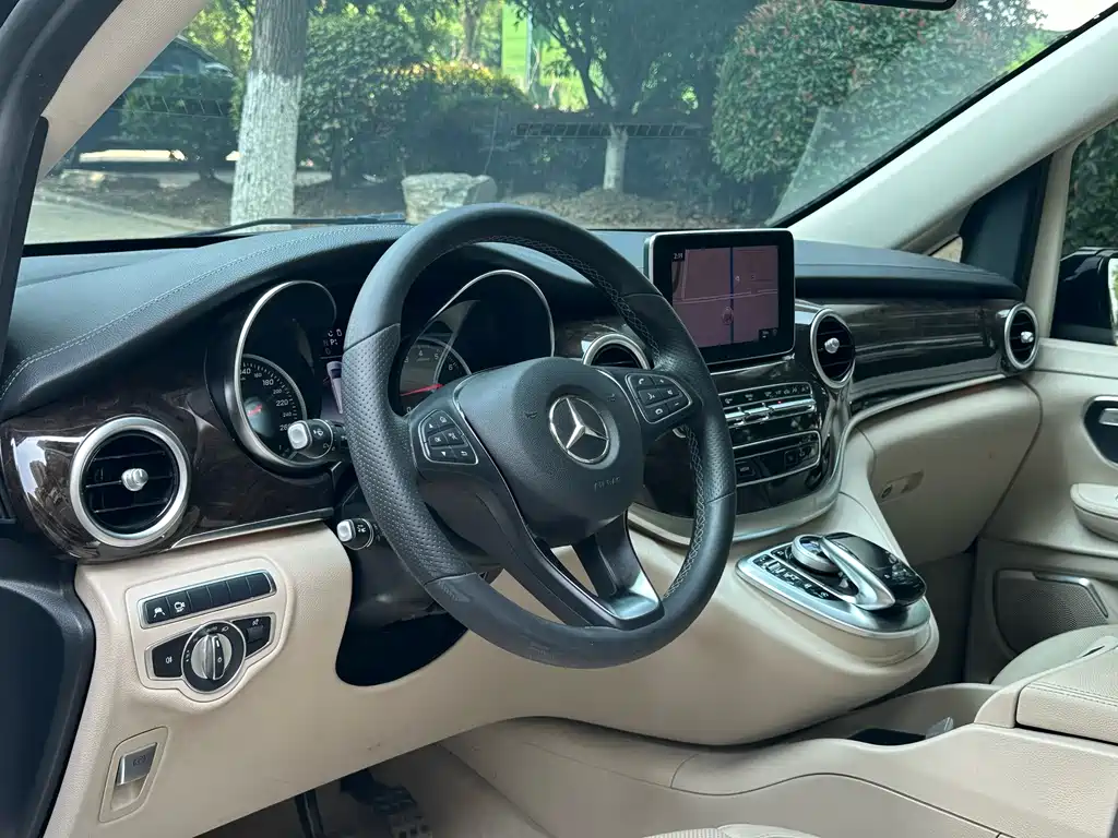 Mercedes-Benz V-Class 2020 — фото 8