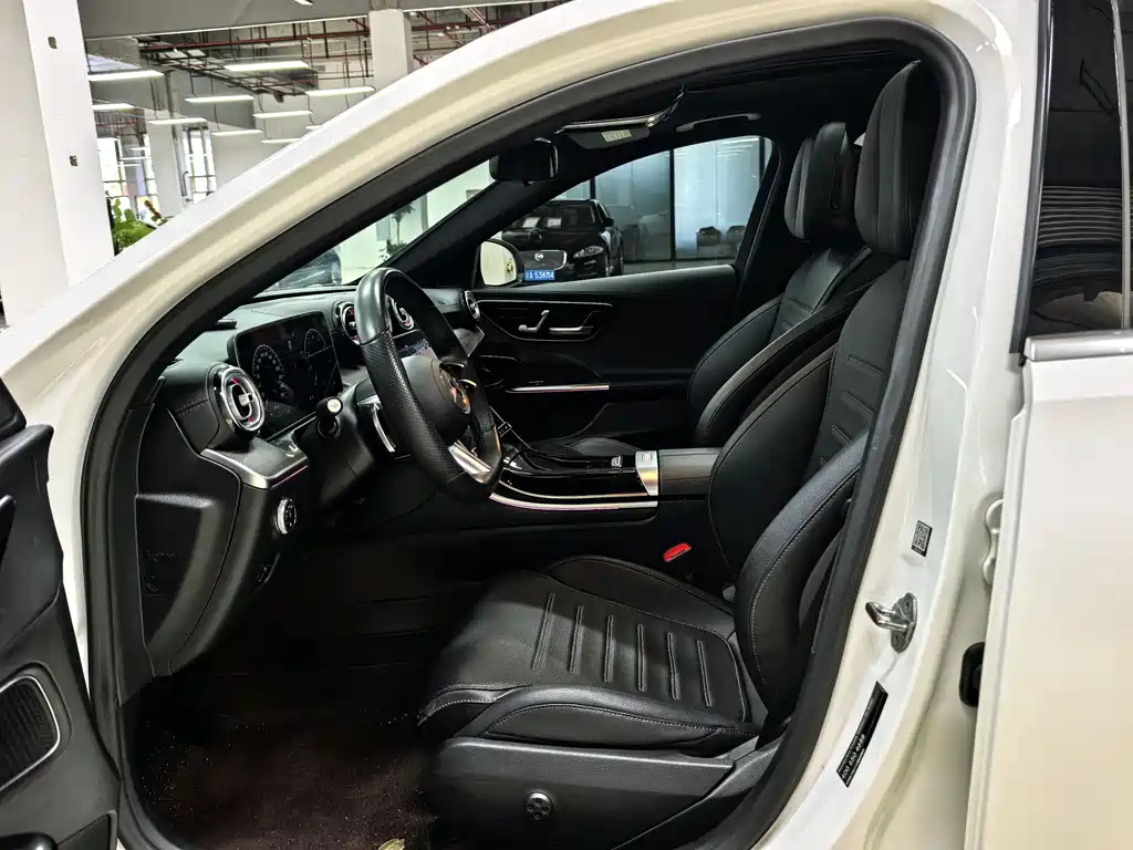 Mercedes-Benz C-Class 2023 — фото 12