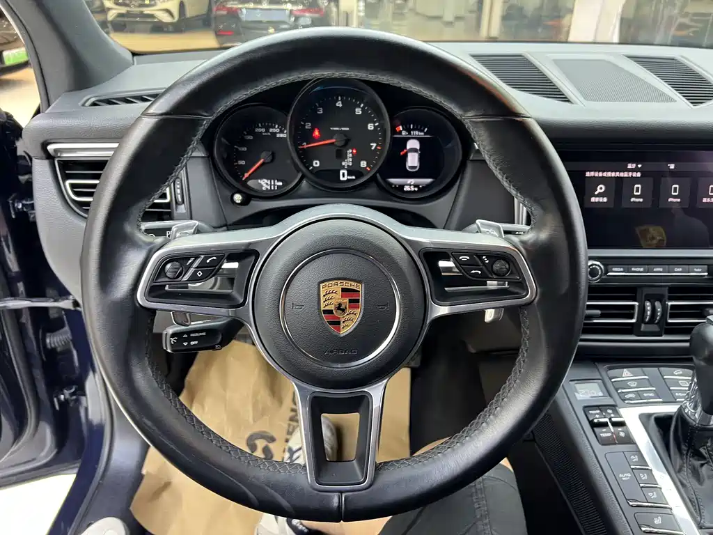 Porsche Macan 2019 — фото 15