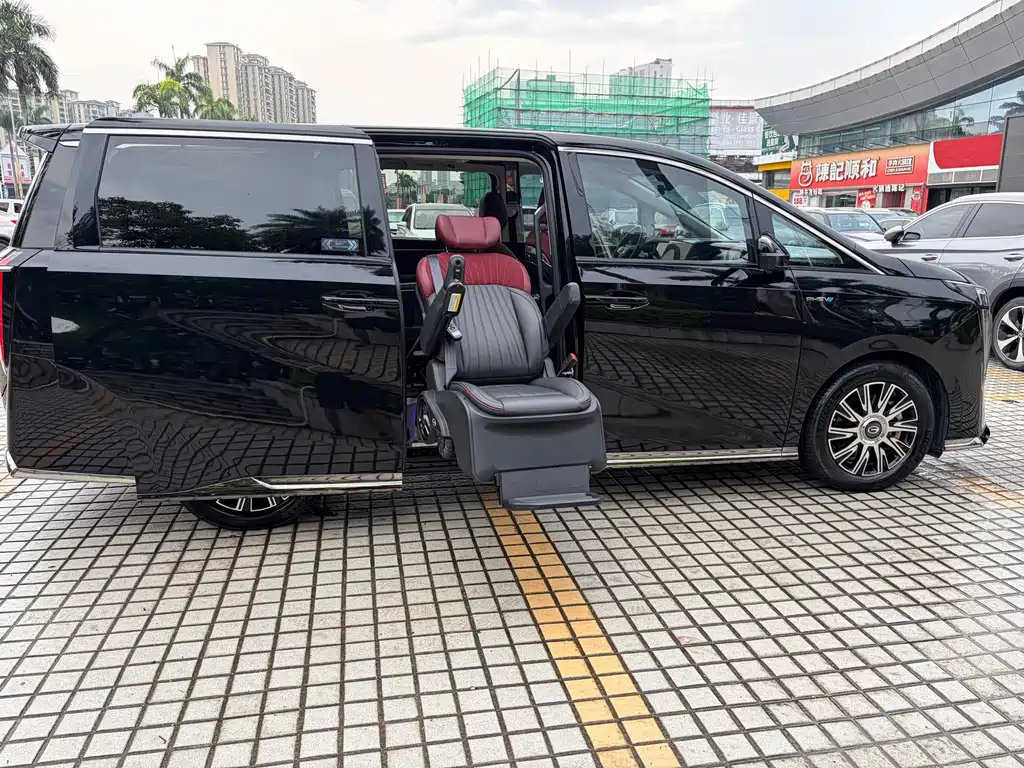 GAC Trumpchi E9 2023 — фото 36