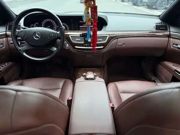 Mercedes-Benz S-Class 2012