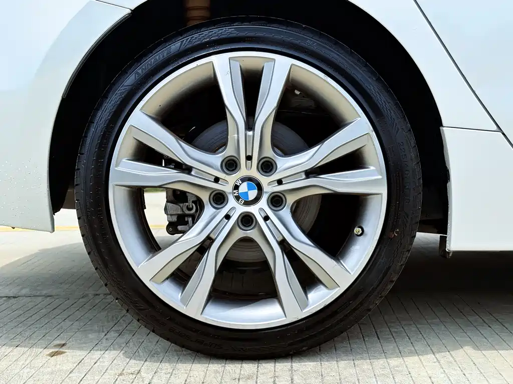 BMW 1 Series 2019 — фото 10