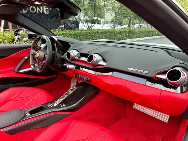 Ferrari 812 2023