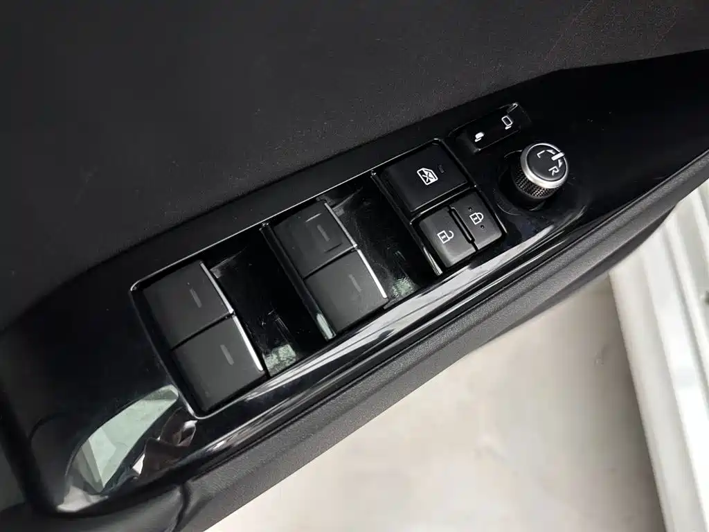 Toyota Camry 2024 — фото 24