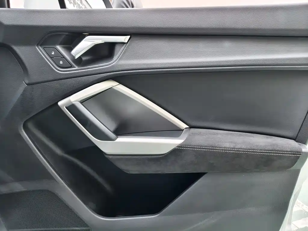 Audi Q3 2021 — фото 10