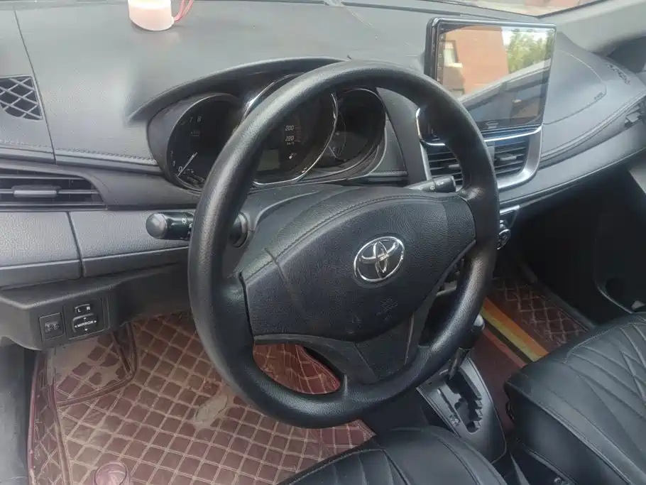 Toyota Yaris L 2021 — фото 12