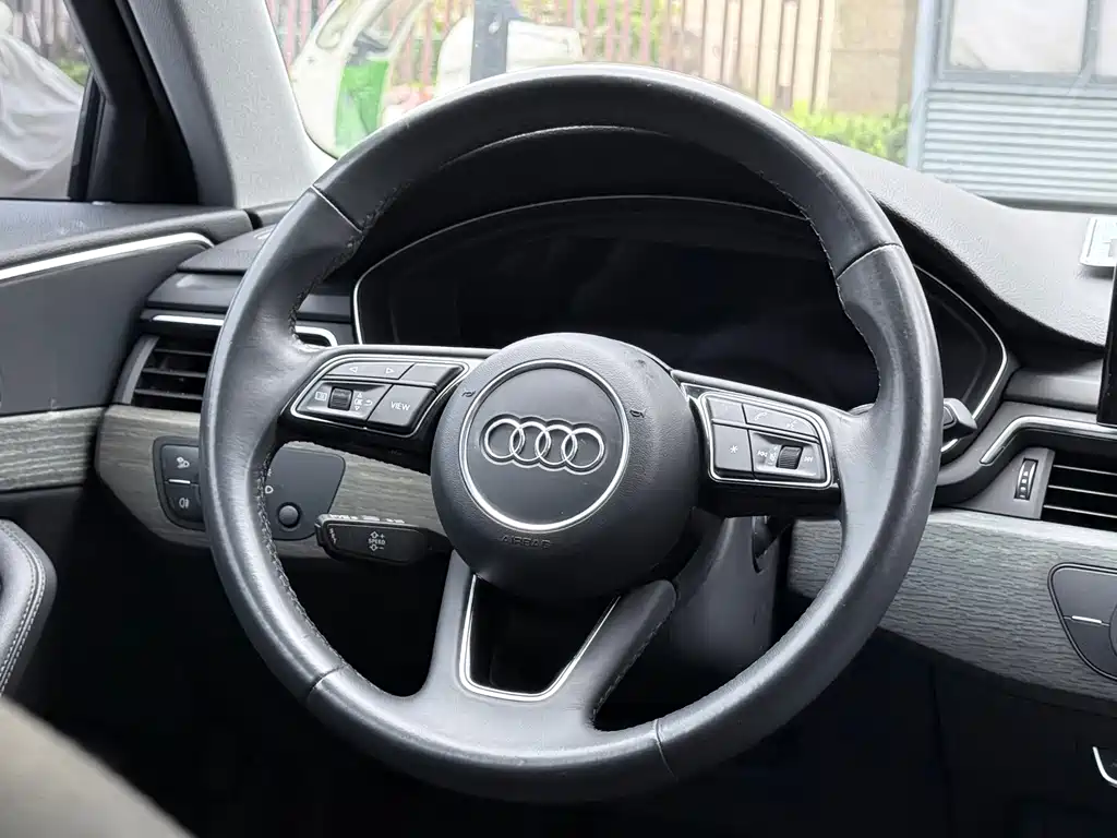 Audi A4L 2023 — фото 12