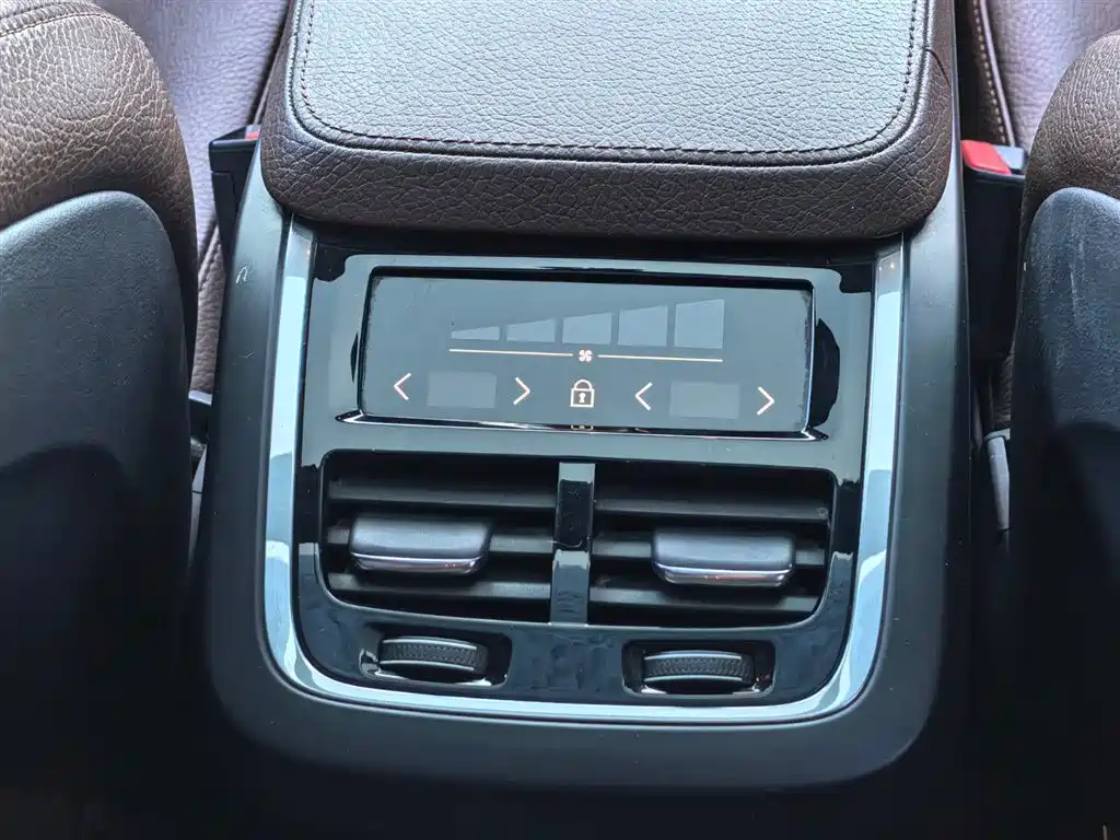 Volvo XC90 2019 — фото 17
