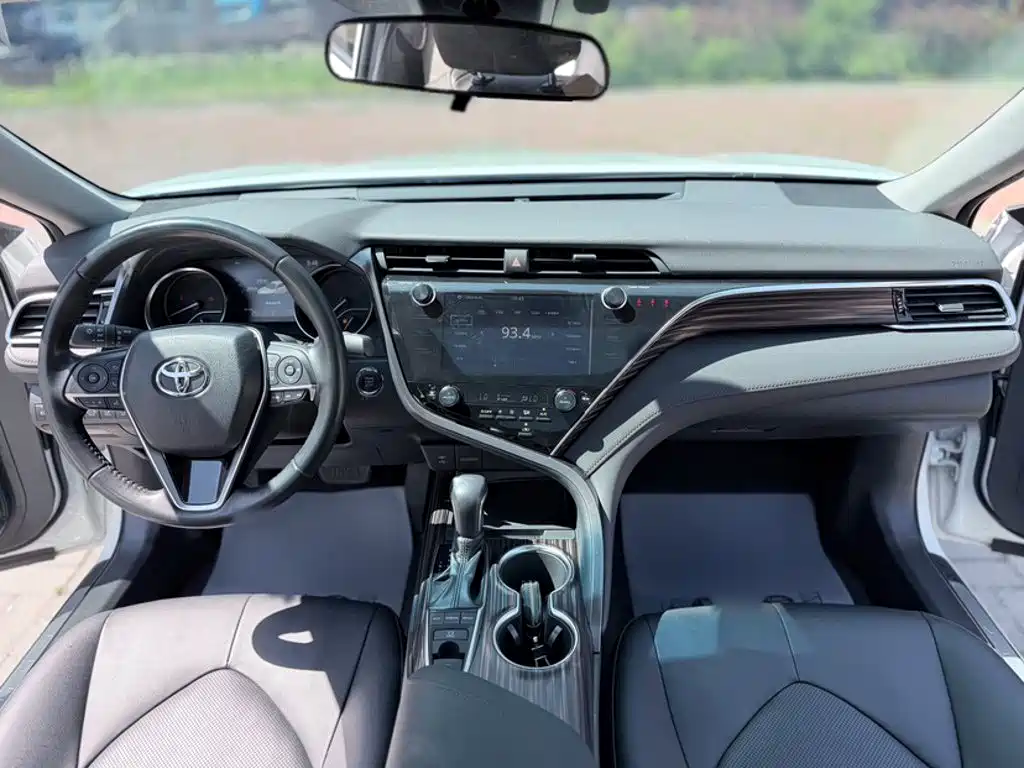 Toyota Camry 2019 — фото 11