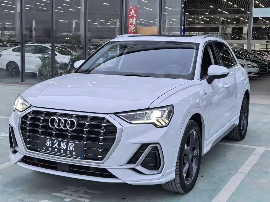 Audi Q3 2021 — фото 1