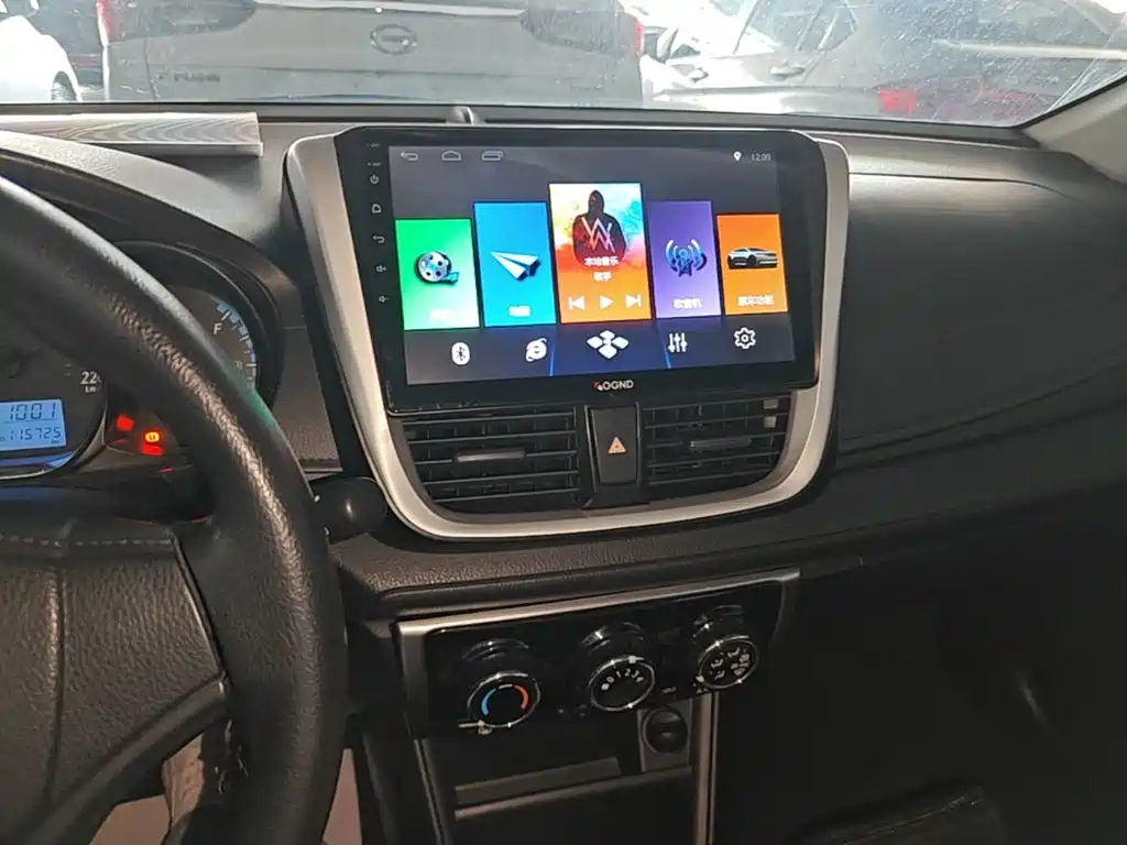 Toyota Yaris L 2019 — фото 13