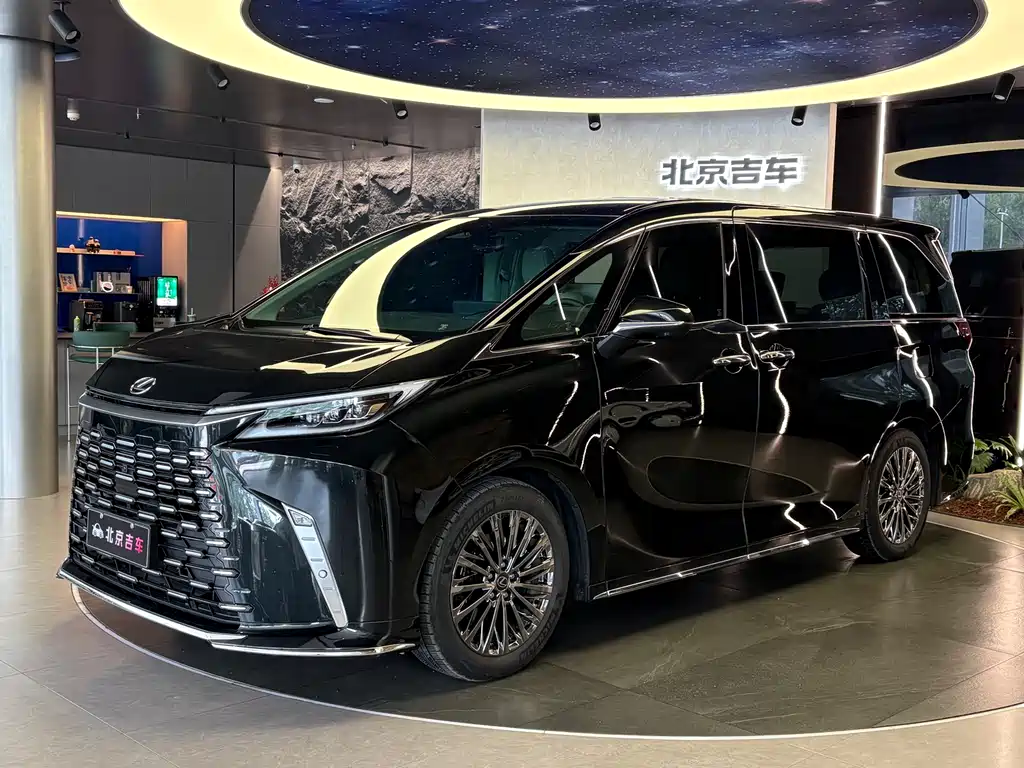 Lexus LM 2026
