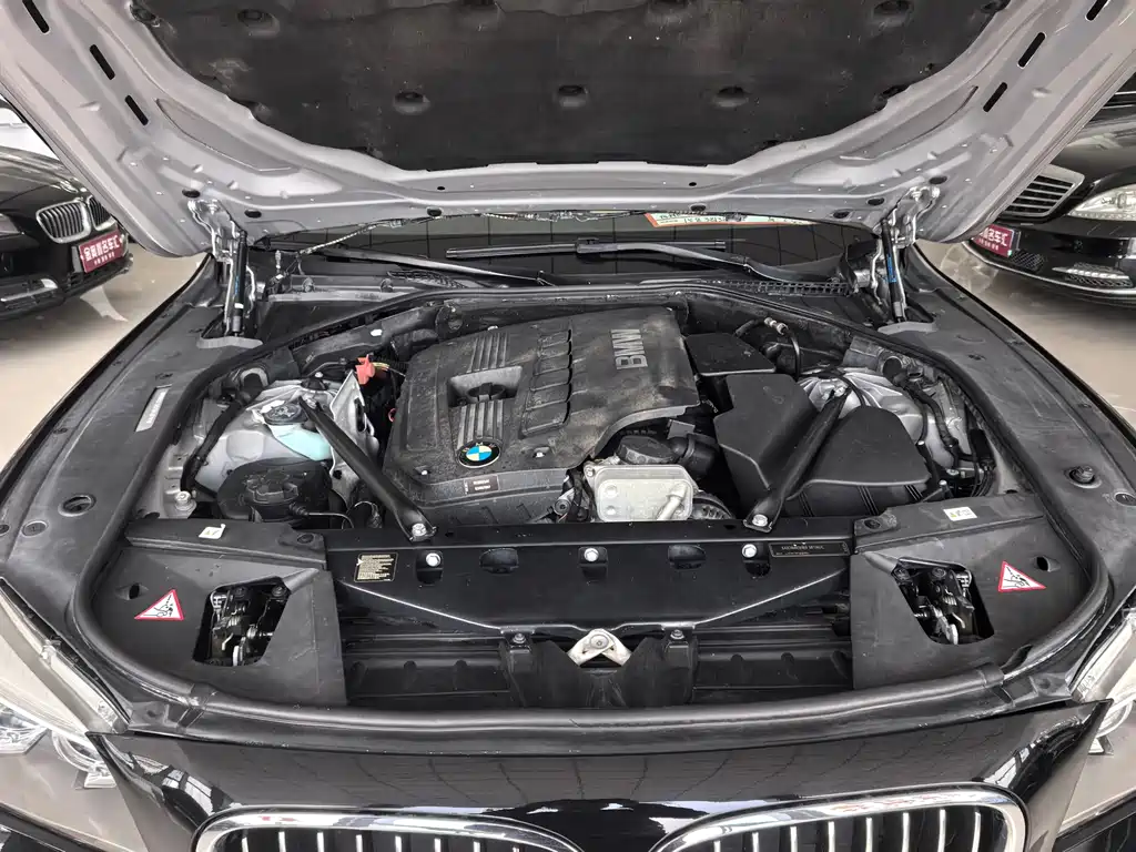 BMW 7 Series 2012 — фото 15