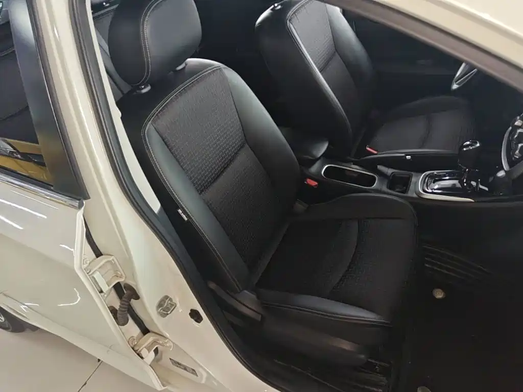 Nissan Tiida 2019 — фото 25
