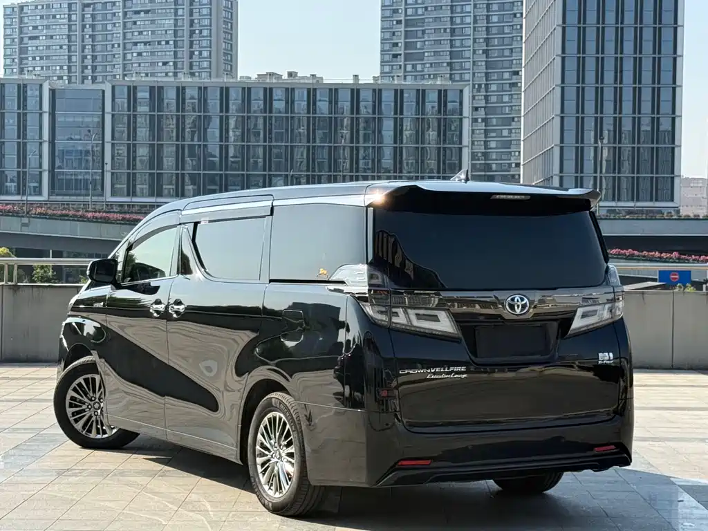 Toyota Vellfire 2023 — фото 16