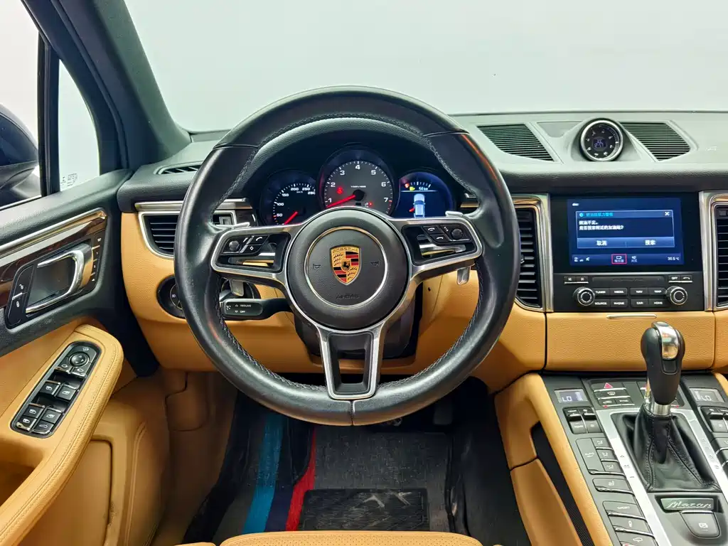 Porsche Macan 2017 — фото 11