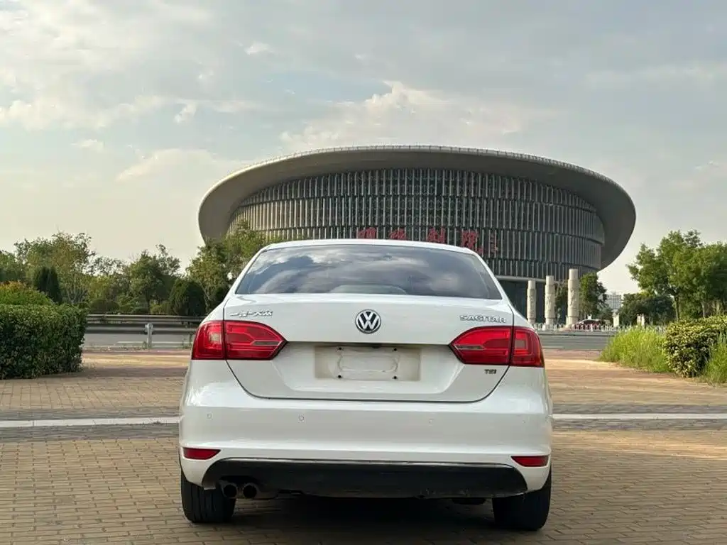 Volkswagen Sagitar 2014