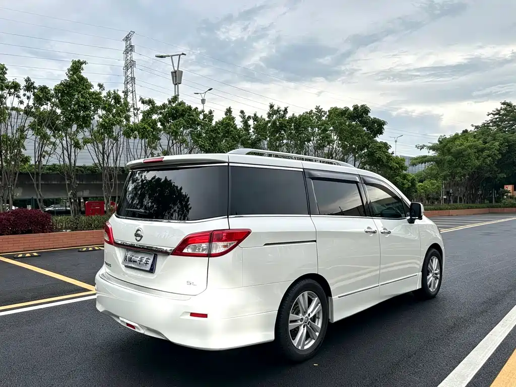 Nissan Quest 2015