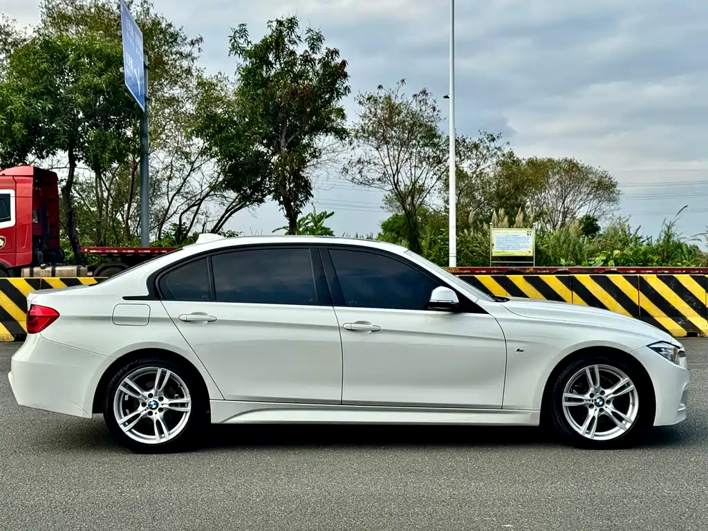 BMW 3 Series 2017 — фото 16