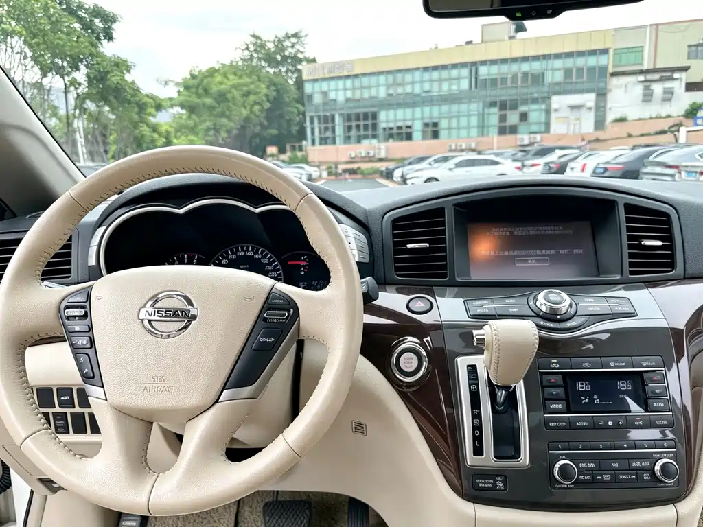 Nissan Quest 2015 — фото 21