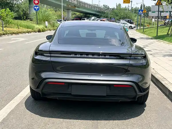 Porsche Taycan 2023