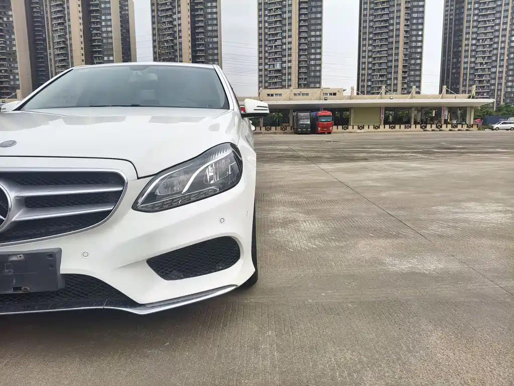 Mercedes-Benz E-Class 2015 — фото 17
