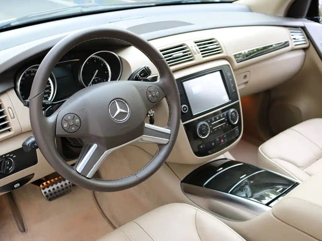 Mercedes-Benz R-Class 2018 — фото 12