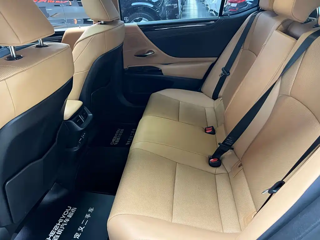 Lexus ES 2023 — фото 10