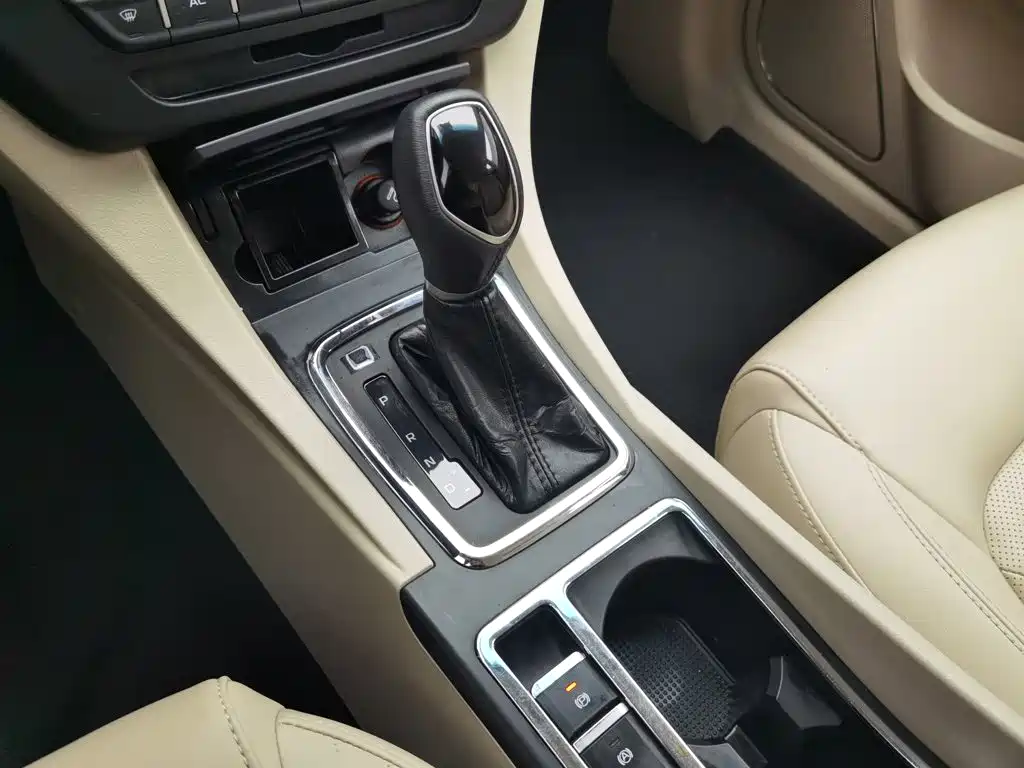 Geely Emgrand 2017 — фото 13