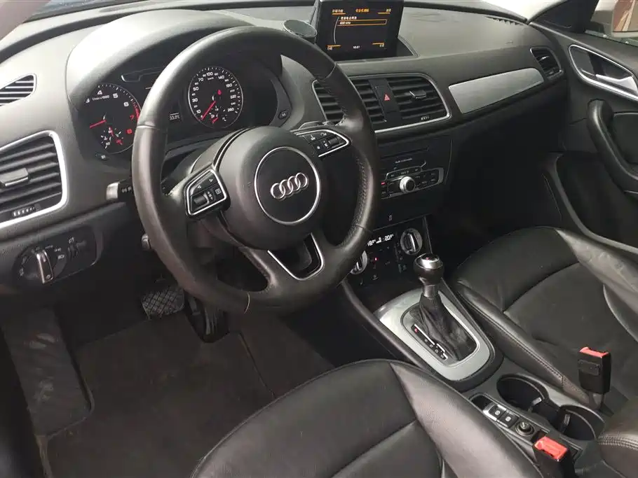 Audi Q3 2014 — фото 12