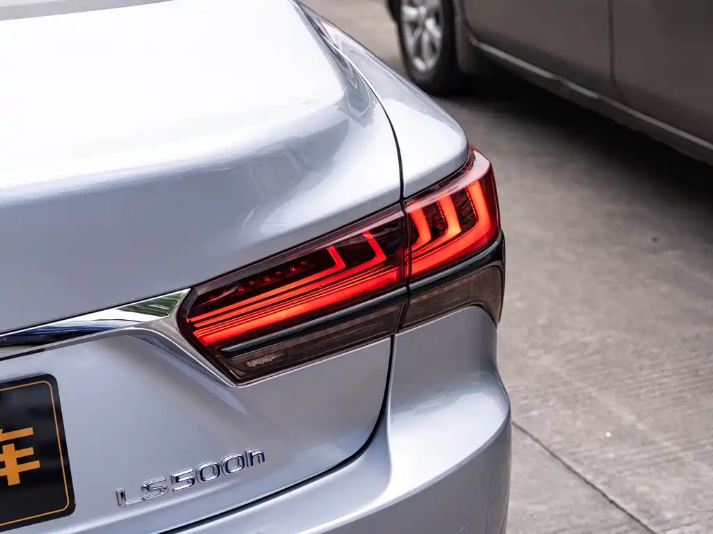 Lexus LS 2021