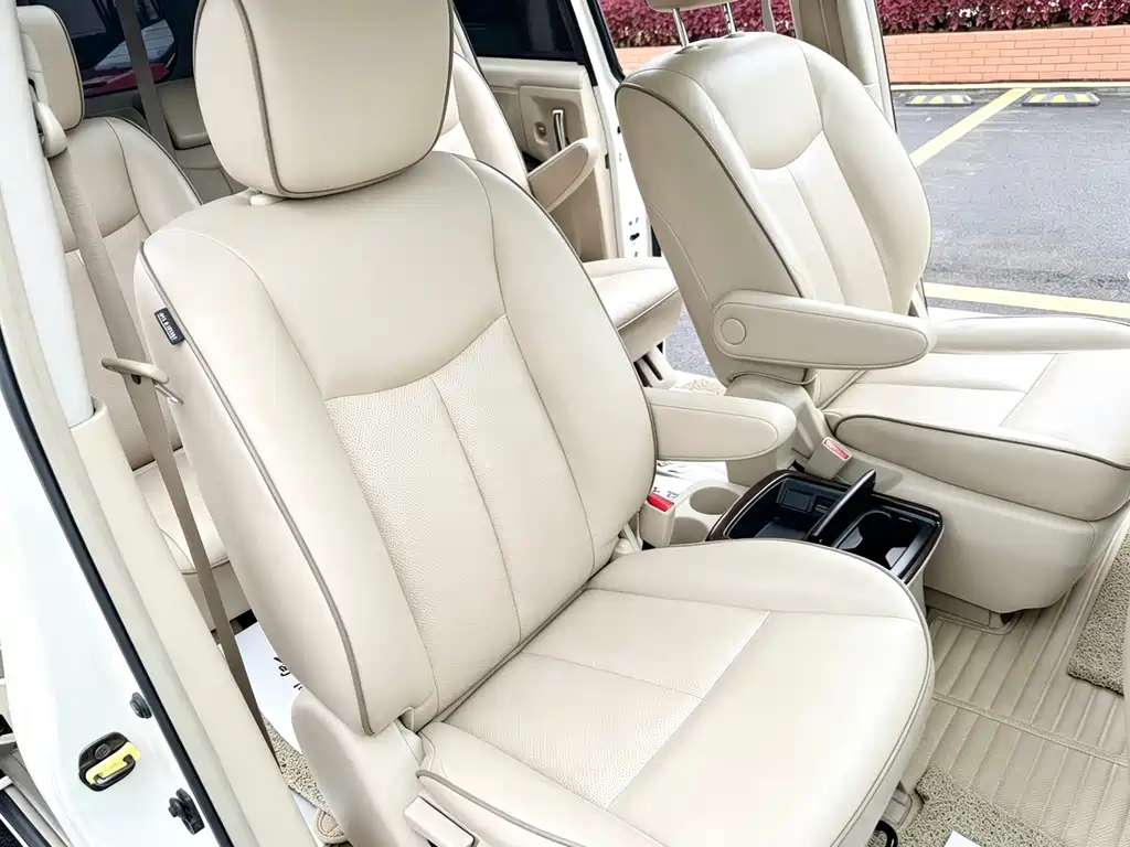 Nissan Quest 2015 — фото 26
