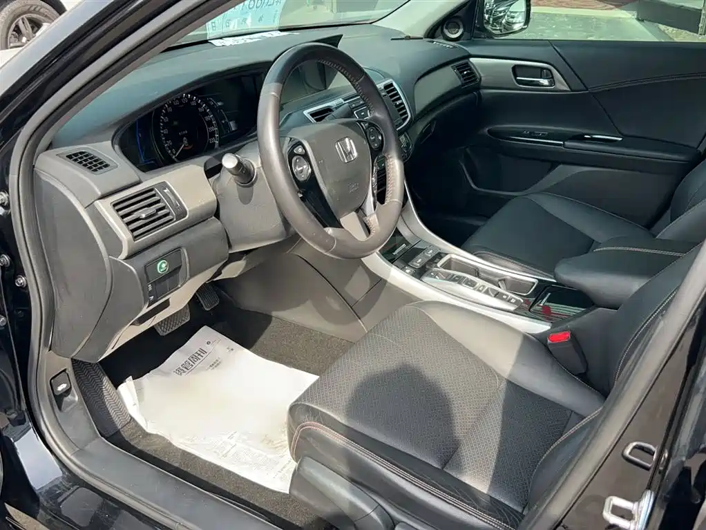 Honda Accord 2017 — фото 23