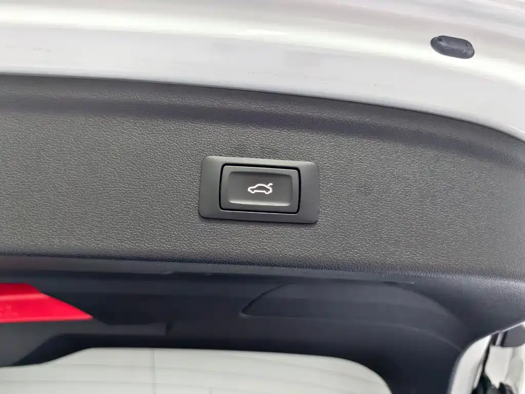 Audi A3 2023 — фото 19