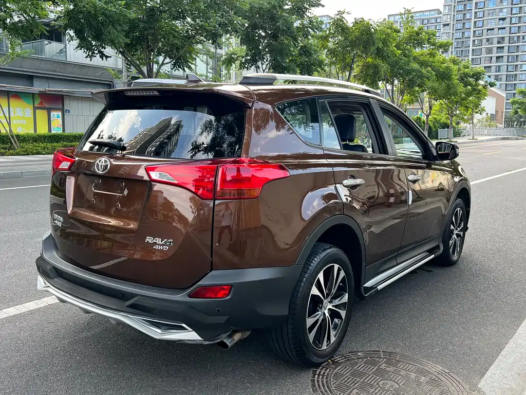 Toyota RAV4 2015 — фото 17