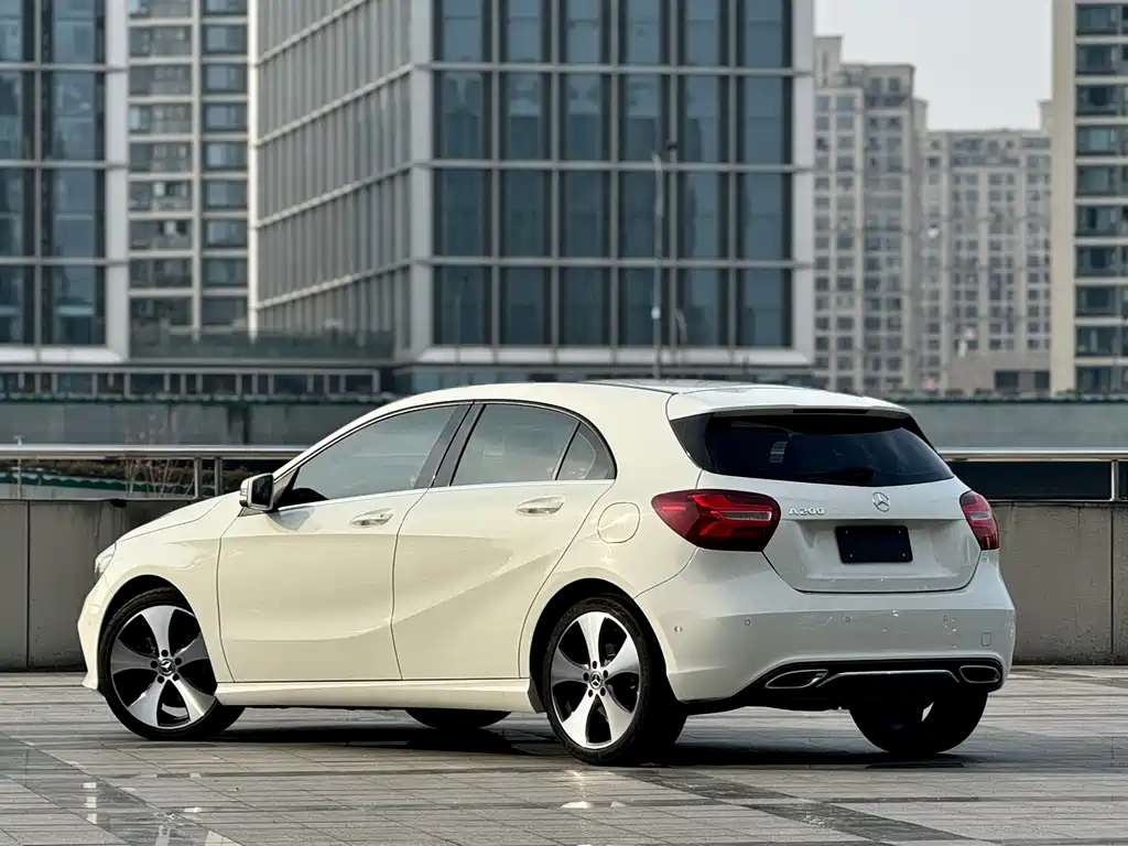 Mercedes-Benz A-Class 2017 — фото 3