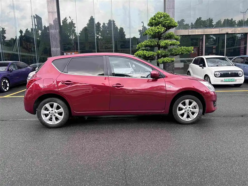 Nissan Tiida 2014 — фото 10